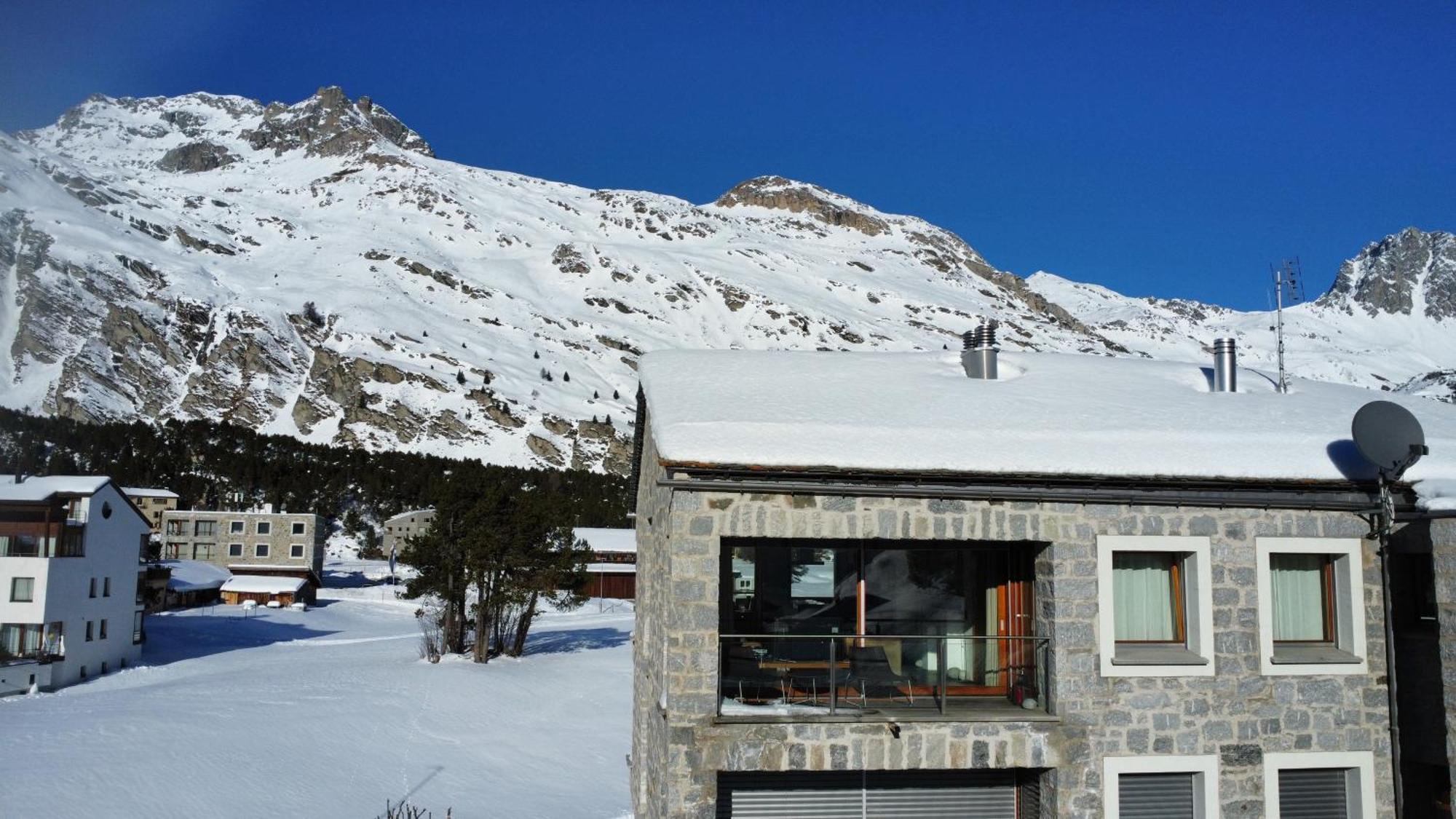 Chesa La Montanella - Ferienwohnung, Maloja Exterior photo