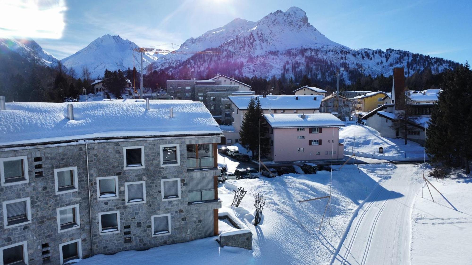 Chesa La Montanella - Ferienwohnung, Maloja Exterior photo