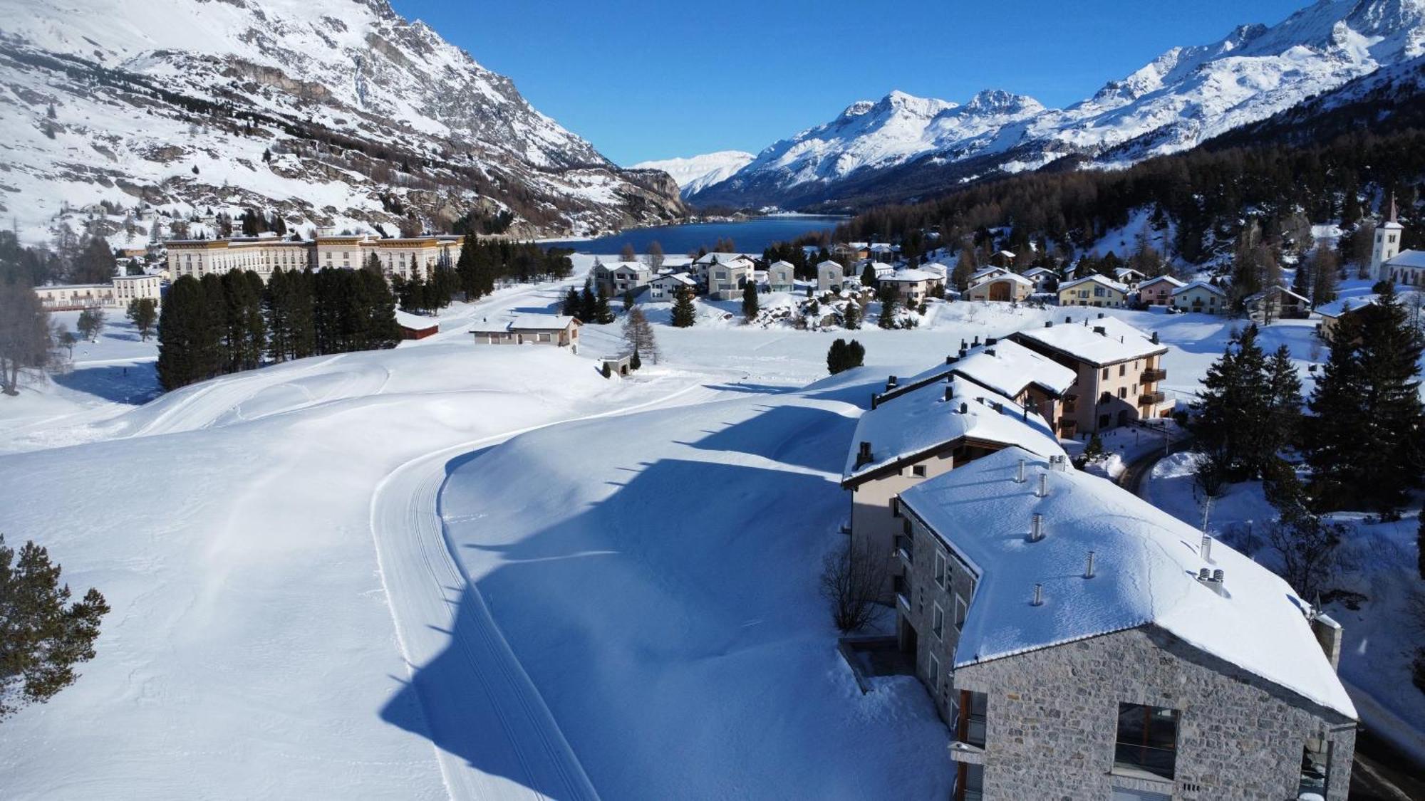 Chesa La Montanella - Ferienwohnung, Maloja Exterior photo